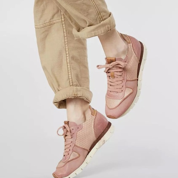 OTBT Shoes - OTBT Snowbird Leather Sneaker
Stylish Pink for Women size 8